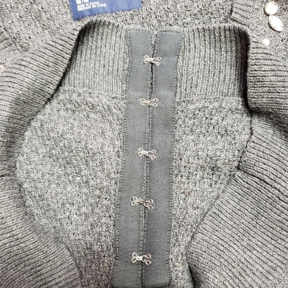AEO beautiful gray sweater size medium - Picture 9 of 9
